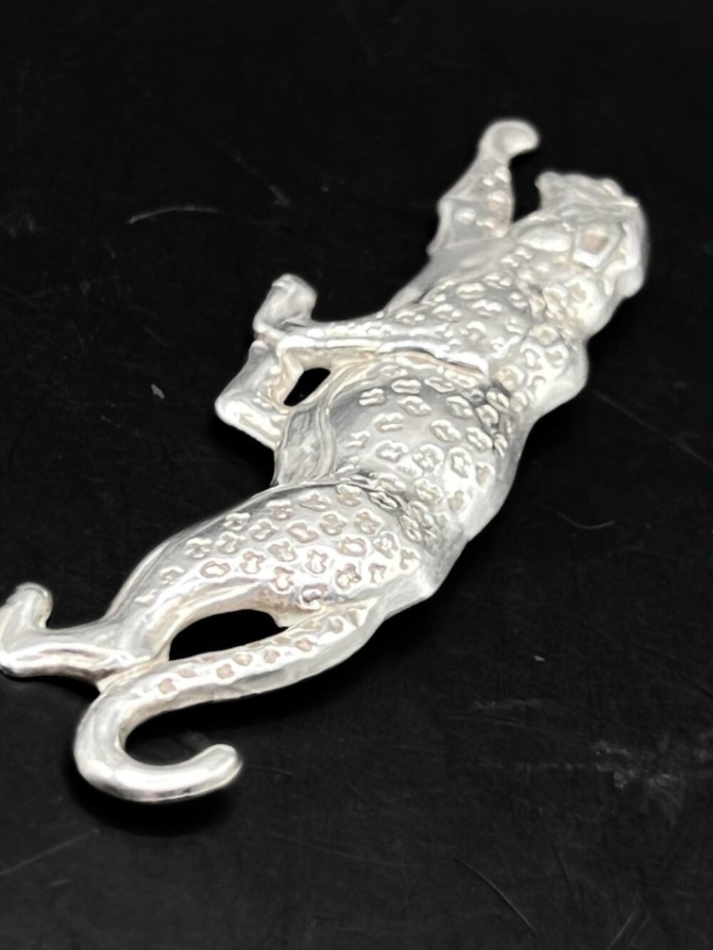 Vintage Hammered Sterling Silver Panther or Leopard Brooch 1970s - Picture 4 of 8